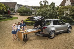 Land Rover Discovery: il SUV diventa una cucina di lusso per lo chef Jamie Oliver (FOTO)