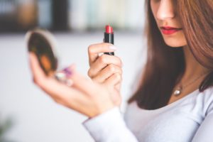 Tendenze makeup autunno inverno 2017/2018: i must-have per risplendere durante le feste