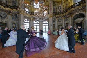 La moda nella storia: a Stupinigi torna Life, appuntamento con istantanee di vita di corte