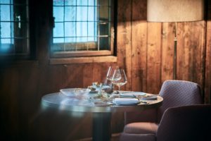 Guida Michelin 2018 Svizzera: il ristorante IGNIV by Andreas Caminada a St. Moritz ottiene una stella
