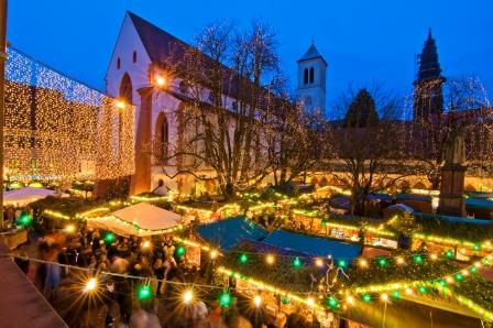  Freiburg Weihnachtsmarkt -  Copyright FWTM Schoenen