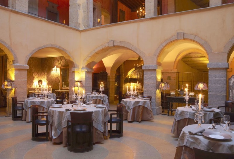 Il ristorante stellato - © Cour des Loges - G.Picout MPM A.Rico ME Brouet DR