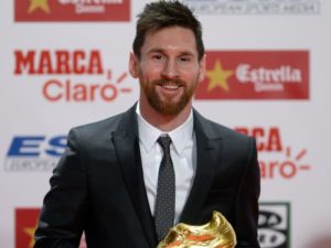 Lionel Messi in Armani al Golden Boot Gala 2017 di Barcellona