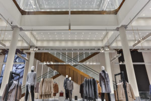 Zara: inaugurato un nuovo store a Milano per Natale 2017 (FOTO)