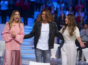 Ilary Blasi a Verissimo in Fine Edge: ecco le immagini della showgirl