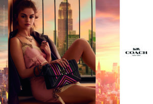 Accessori moda Primavera Estate 2018: Selena Gomez protagonista della campagna Coach