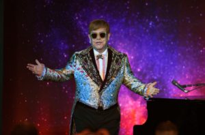 Elton John tour 2018: sarà Gucci a vestire il cantante durante il “Farewell Yellow Brick Road”