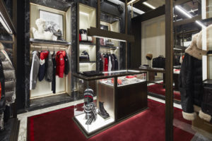 Moncler, nuova apertura a Firenze: le immagini dell’inaugurazione della nuova boutique