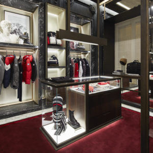 Moncler, nuova apertura a Firenze: le immagini dell’inaugurazione della nuova boutique