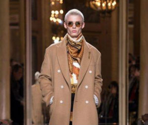 Tendenze moda Autunno Inverno 2018: ecco l’uomo Versace direttamente da Milano Moda Uomo