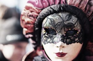 Carnevale 2018 date, inizio e martedì grasso: da Venezia ad Ivrea sino a Milano, al via la festa più divertente dell’anno