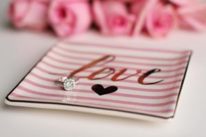 Idee regalo San Valentino 2018: preziosi gioielli e orologi per stupire il proprio partner