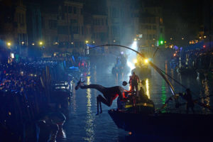 Carnevale Venezia 2018, al via la kermesse: le immagini della Festa Veneziana sull’Acqua all’insegna del circo e di Fellini