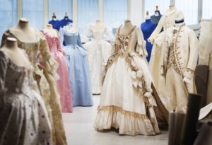 Prato: al Museo del Tessuto la mostra “Marie Antoinette. I costumi di una regina da oscar”