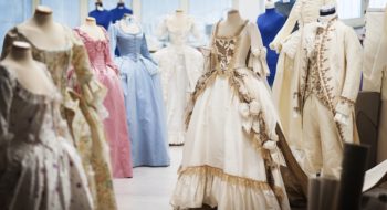 Prato: al Museo del Tessuto la mostra “Marie Antoinette. I costumi di una regina da oscar”