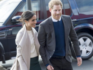 Meghan Markle spese folli per abiti e scarpe firmate: ecco quanto ha speso in 7 mesi