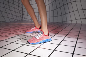 SS18_DEERUPT_QC2624_AC8466_DIRECTIONAL_ON_FOOT_13_012_RGB_1
