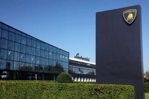 Lamborghini offerte di lavoro, 150 posizioni aperte per entrare in una delle più lussuose case automobilistiche: stipendio da capogiro!