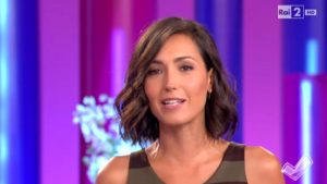 Caterina Balivo mostra i suoi difetti allo specchio: la foto senza trucco su Instagram