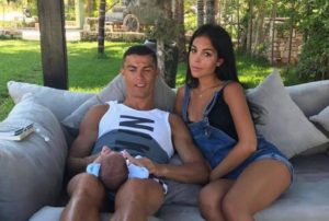 Cristiano Ronaldo Juve: in vacanza a Mykonos con l’elicottero pronto per volare a Torino