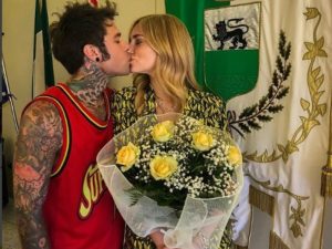 “Sono sempre più alta di te” Chiara Ferragni scherza con Fedez ma intanto firma le carte: matrimonio a un passo