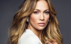 Vacanze vip, Jennifer Lopez in costume: bella da togliere il fiato a 49 anni (FOTO)