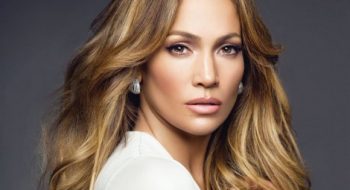 Vacanze vip, Jennifer Lopez in costume: bella da togliere il fiato a 49 anni (FOTO)