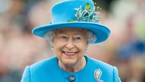 Lavorare alla corte della Regina Elisabetta II: ecco come candidarsi, requisiti e posizioni aperte (GUIDA COMPLETA)