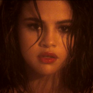 Case di lusso vip, Selena Gomez mette in vendita due sontuose ville: prezzi stellari