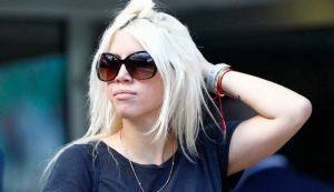 Spiagge vip, Wanda Nara foto senza filtri a Ibiza: il fisico è pieno di imperfezioni