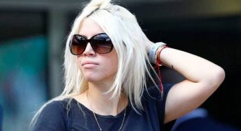 Spiagge vip, Wanda Nara foto senza filtri a Ibiza: il fisico è pieno di imperfezioni