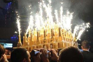 Estate 2018: al Billionaire di Briatore conto da capogiro se si ordina champagne