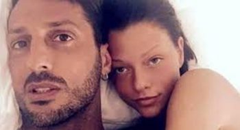 Vacanze vip Silvia Provvedi: la ex di Fabrizio Corona in topless con il nuovo fidanzato (FOTO)