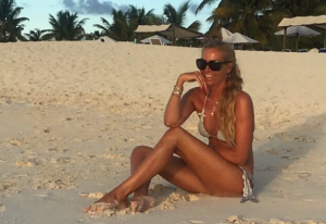 Vacanze vip, Federica Panicucci sirena sexy alle Bahamas: le foto