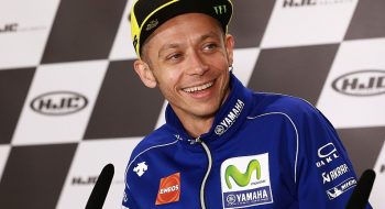 Valentino Rossi presenta la donna che gli ha fatto perdere la testa: la foto insieme è già virale