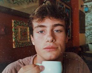 Alberto Angela figlio, il bellissimo Edoardo ha fatto impazzire il web: “E’ un Dio!”