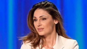 Anna Tatangelo new look: il taglio ai capelli la fa sembrare un’altra (FOTO)