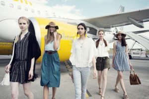 Easyjet, sfilata di moda ad alta quota: lusso a diecimila metri