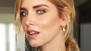 Chiara Ferragni fuori di seno a Parigi: la foto sta facendo il giro del web