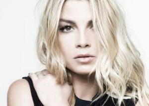 Emma Marrone senza trucco, macchie sul viso e occhiaie: “Sono Fantozzi” (FOTO)