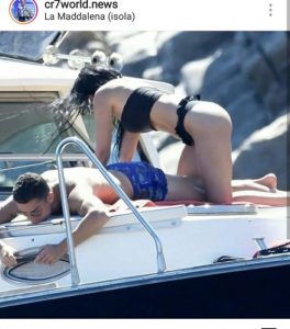 Cristiano Ronaldo e Georgina fuga d’amore in Sardegna: le foto sullo yacht