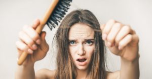 Capelli che cadono in autunno? Ecco 3 rimedi infallibili!