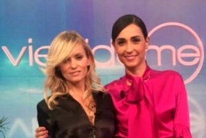 Justine Mattera foto nuda su Instagram, è crisi nera con il marito: “Si è offeso”