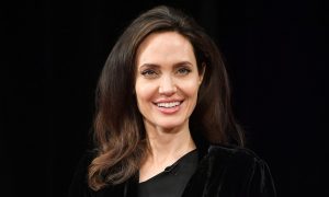 Angelina Jolie innamorata di lui, Keanu Reeves: c’è del tenero tra loro?