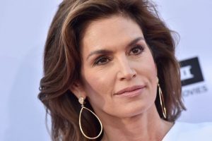 Cindy Crawford gossip foto senza trucco: ecco la reazione dei follower