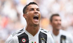 Cristiano Ronaldo: orologio di diamanti in conferenza stampa, il suo valore lascia senza parole (FOTO)