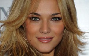 Laura Chiatti senza trucco: look sexy e trasandato (FOTO)