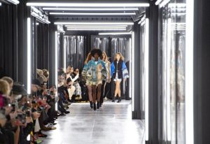 Parigi Fashion Week 2019: Louis Vuitton chiude la settimana della moda al Louvre
