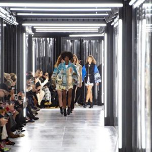 Parigi Fashion Week 2019: Louis Vuitton chiude la settimana della moda al Louvre