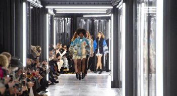 Parigi Fashion Week 2019: Louis Vuitton chiude la settimana della moda al Louvre